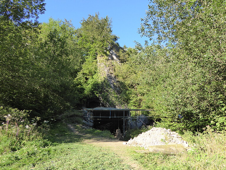 07_Entrance_to_Trou_AlWesse.JPG  