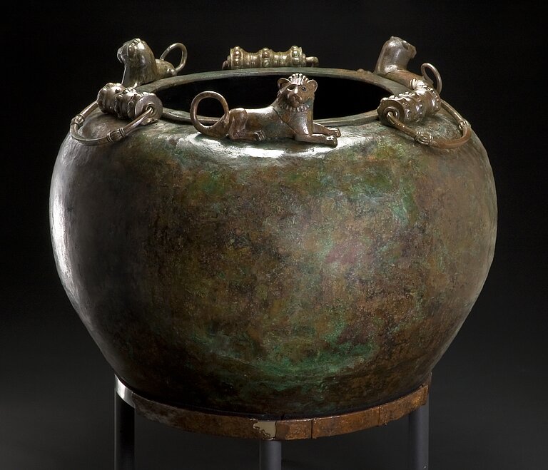 Image4_Bronze_cauldron-Hochdorf.jpg