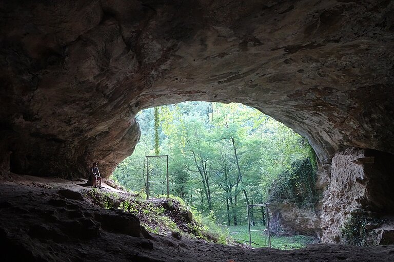 Inside_of_the_Vindija_cave_Croatia.jpg  
