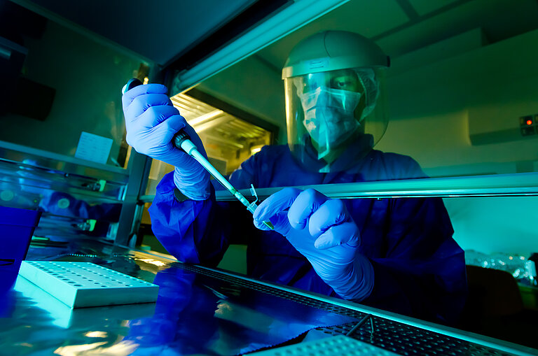 Matthias Meyer at work in the clean laboratory at the Max Planck Institute for Evolutionary Anthropology