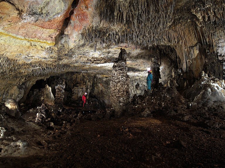 8-Estatuas_site_Mayor_cave_Javier_Trueba-Madrid_Scientific_Films.jpg  