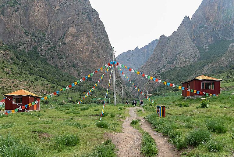 7.-Way-to-Baishiya-Karst-Cave.jpg  