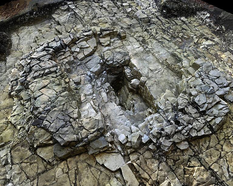 Image7_Shaft_at_the_Alte_Burg.jpg