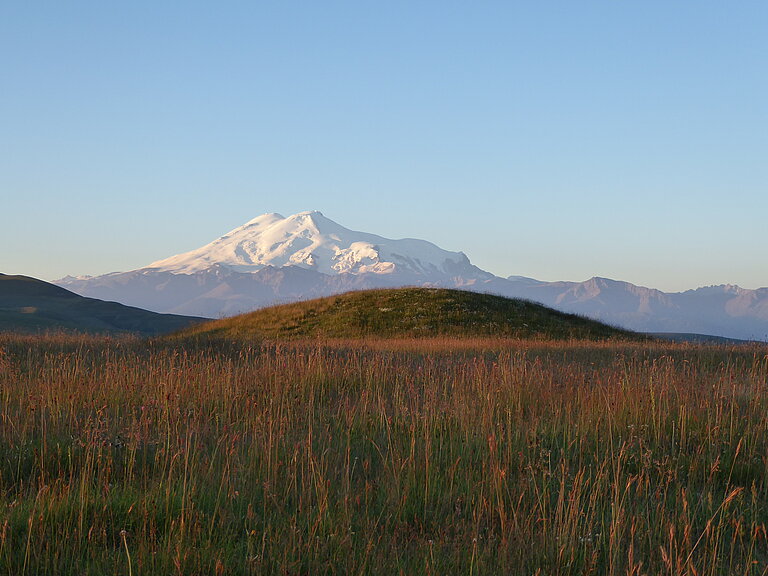 SocialInnovations_Burial_mounds_in_the_Caucasus_mountains_SR_DAI-Eurasia-Department.JPG  