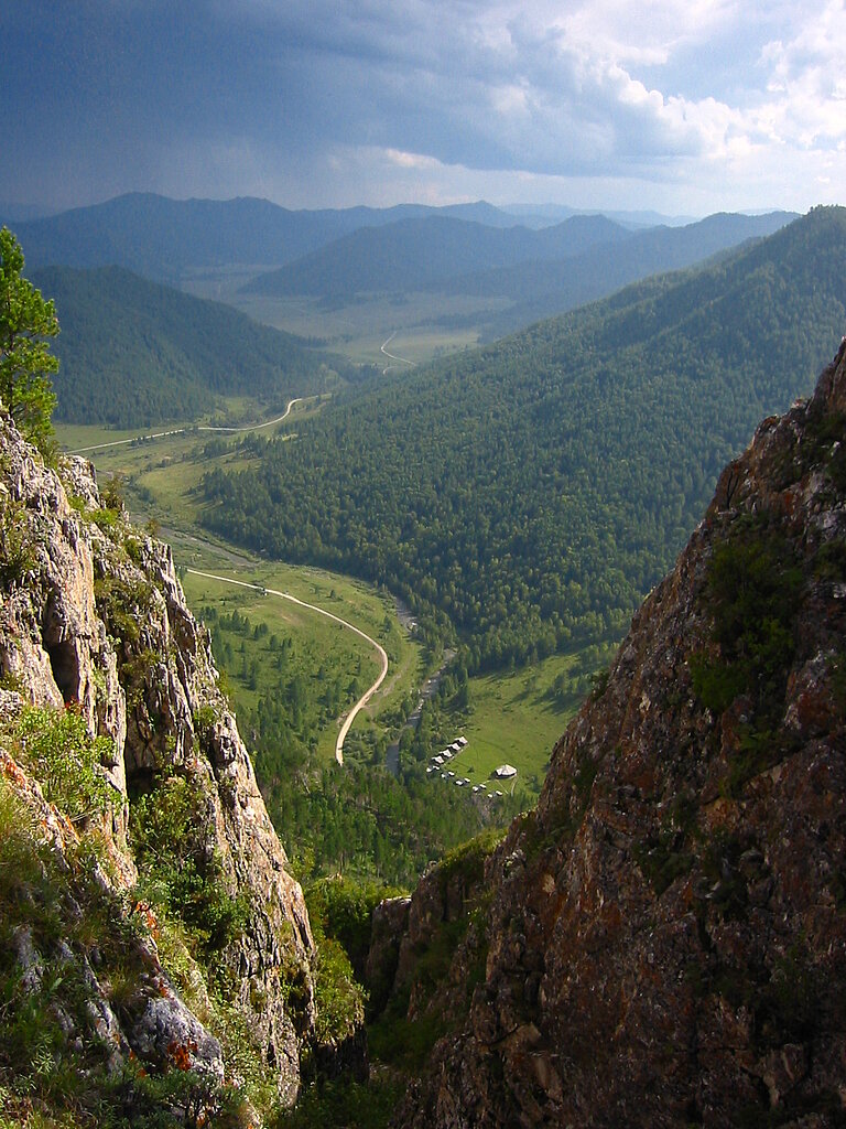 13_View_from_above_Denisova_cave.JPG  